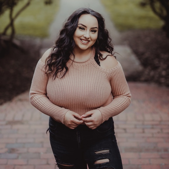 Meet your Posher, Alexys - Picture 1 of 1